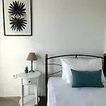 Seafront 3-bedroom Cycladic South Paros Alikí