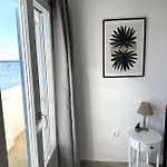 Seafront 3-bedroom Cycladic South Paros Appartement Alikí