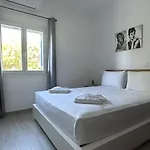 Seafront 3-bedroom Cycladic South Paros Appartement *