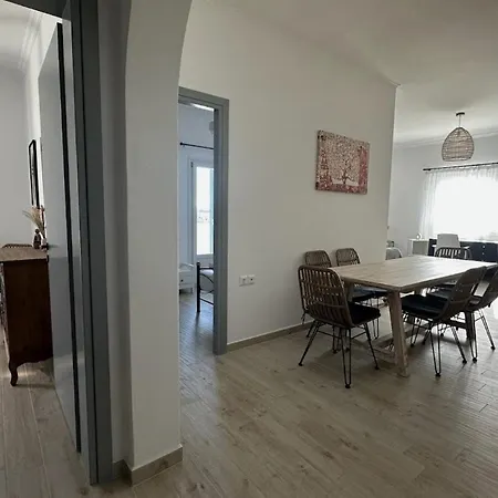 Seafront 3-bedroom Cycladic South Paros * Alikí