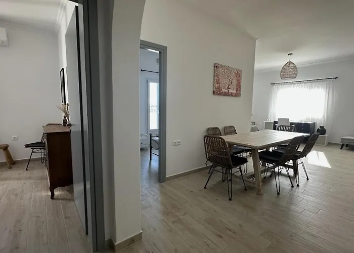 Seafront 3-bedroom Cycladic South Paros * Alikí