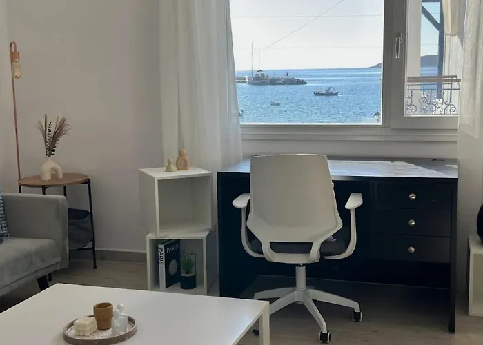 Seafront 3-bedroom Cycladic South Paros * Alikí