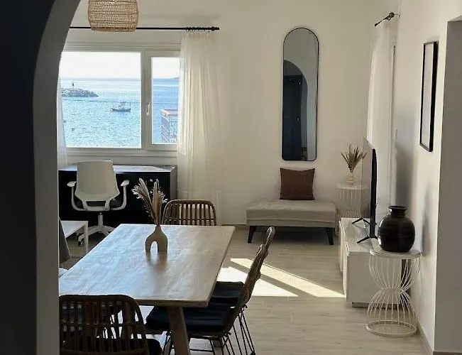 Seafront 3-bedroom Cycladic South Paros Appartamento