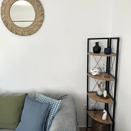 Seafront 3-bedroom Cycladic South Paros Apartment Alikí