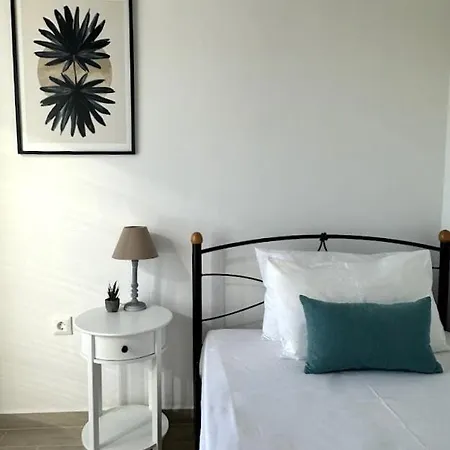 Seafront 3-bedroom Cycladic South Paros Alikí