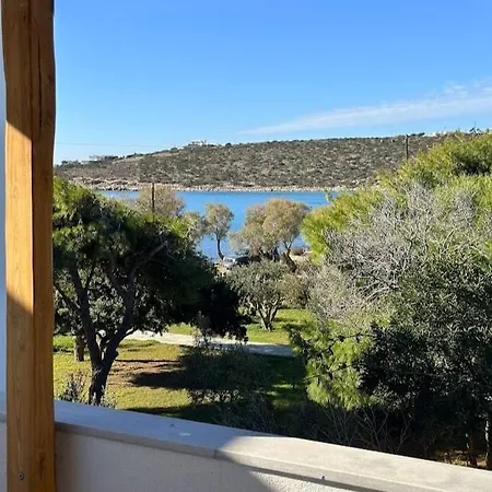 Apartment Seafront 3-bedroom Cycladic South Paros Alikí