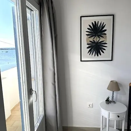 Seafront 3-bedroom Cycladic South Paros Apartment Alikí